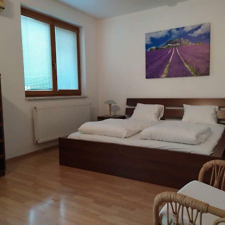 Kate & Jenny - Two-Level Apartment In The Old Town Братислава Екстер'єр фото