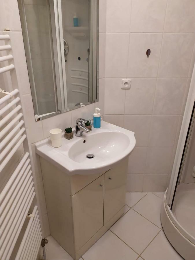 Kate & Jenny - Two-Level Apartment In The Old Town Братислава Екстер'єр фото